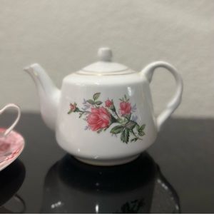 Floral tea pot and tea cup
